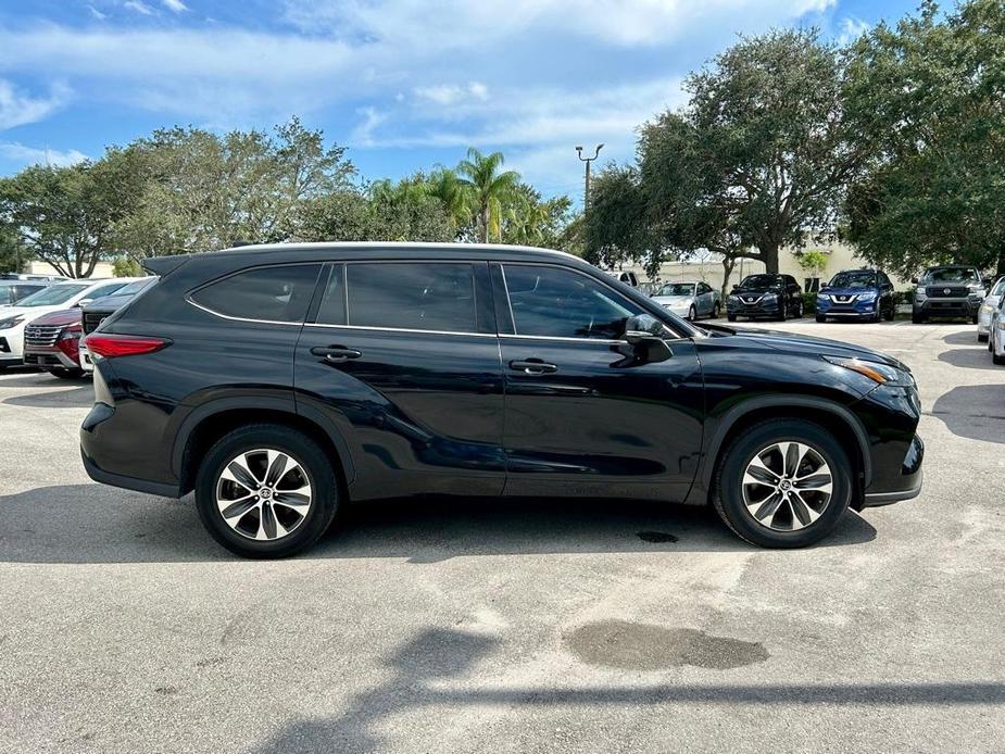 used 2022 Toyota Highlander car, priced at $31,959