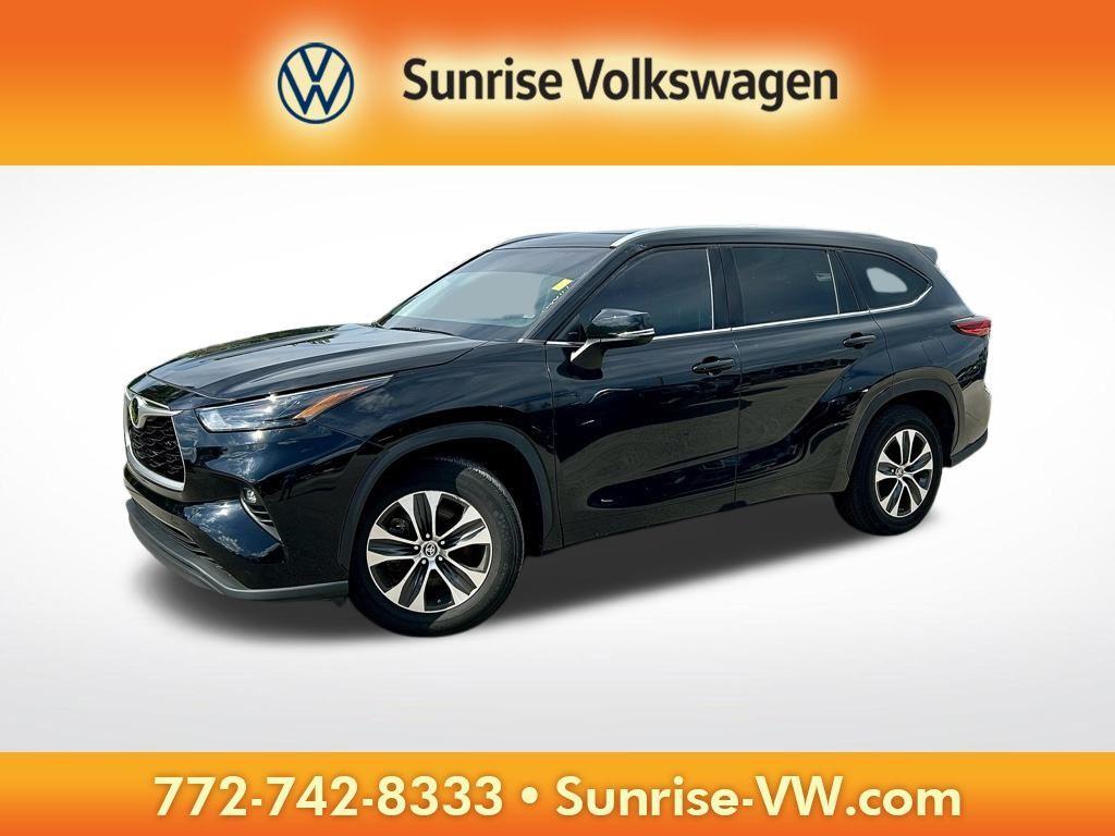 used 2022 Toyota Highlander car, priced at $28,495