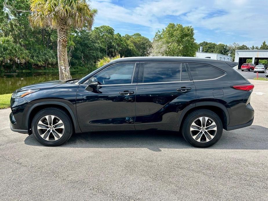 used 2022 Toyota Highlander car, priced at $31,959