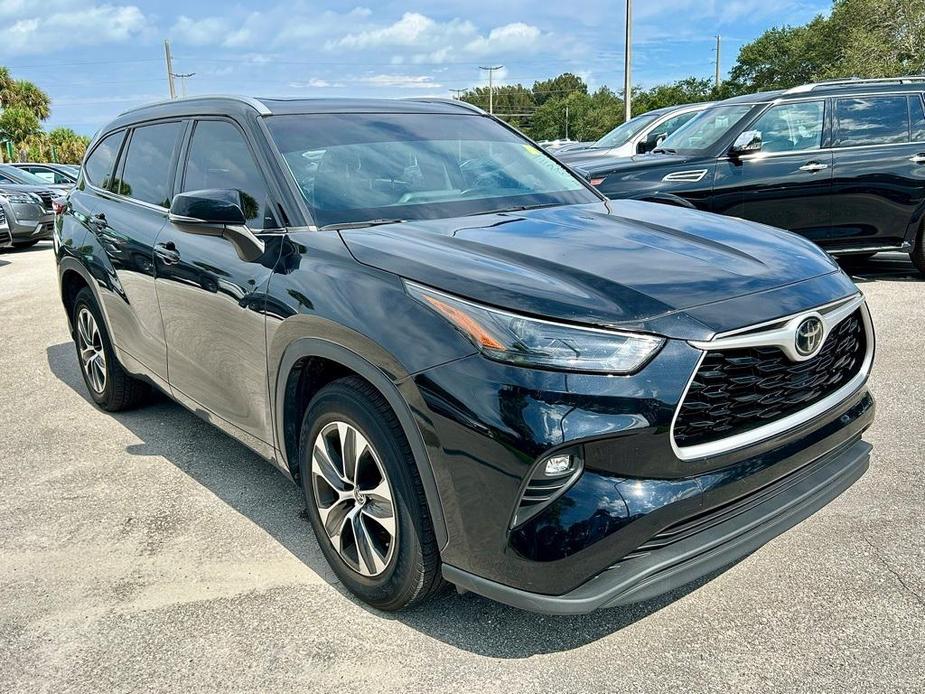 used 2022 Toyota Highlander car, priced at $31,959