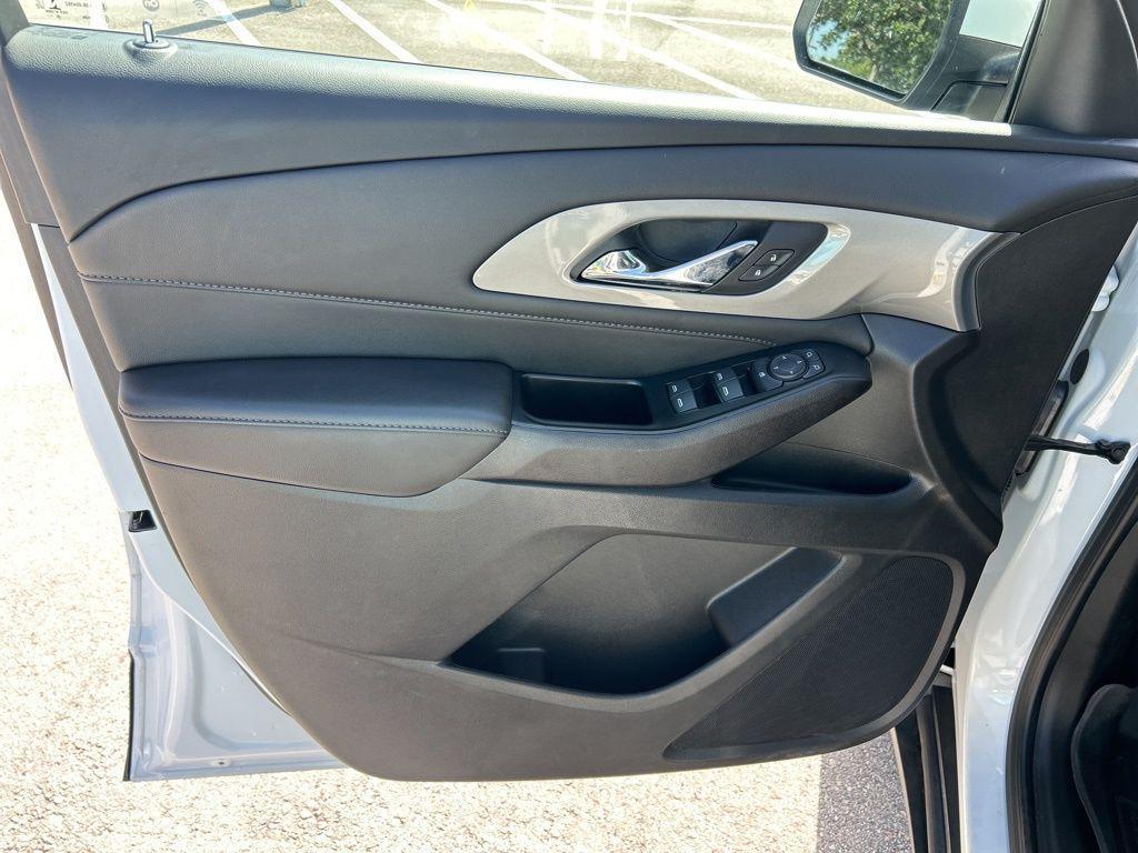 used 2023 Chevrolet Traverse car, priced at $30,525