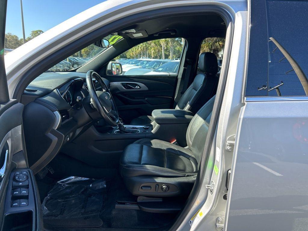 used 2022 Chevrolet Traverse car, priced at $25,921