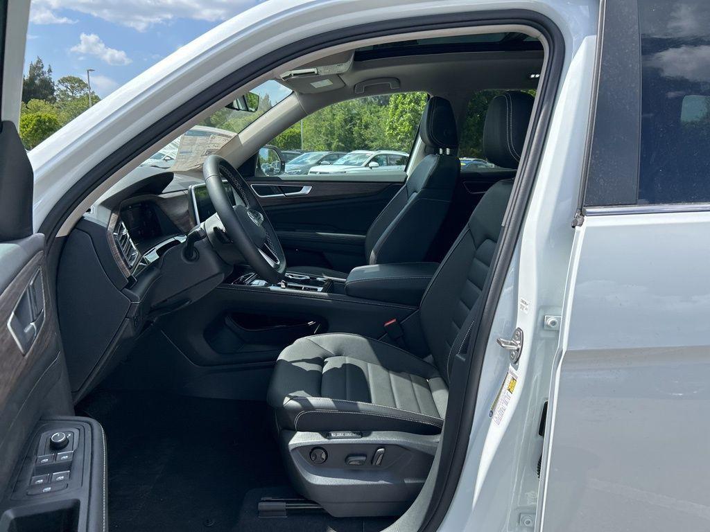 new 2025 Volkswagen Atlas car, priced at $44,950