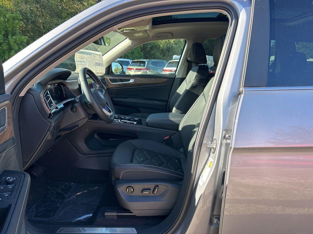 new 2026 Volkswagen Atlas car, priced at $44,143