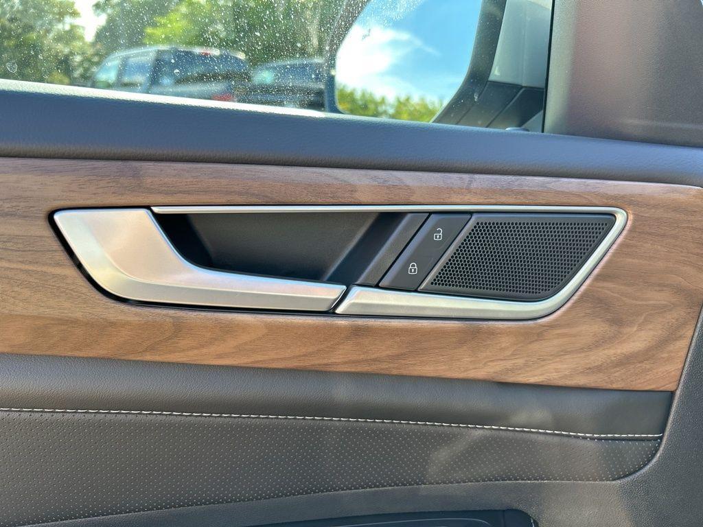 new 2026 Volkswagen Atlas car, priced at $44,143