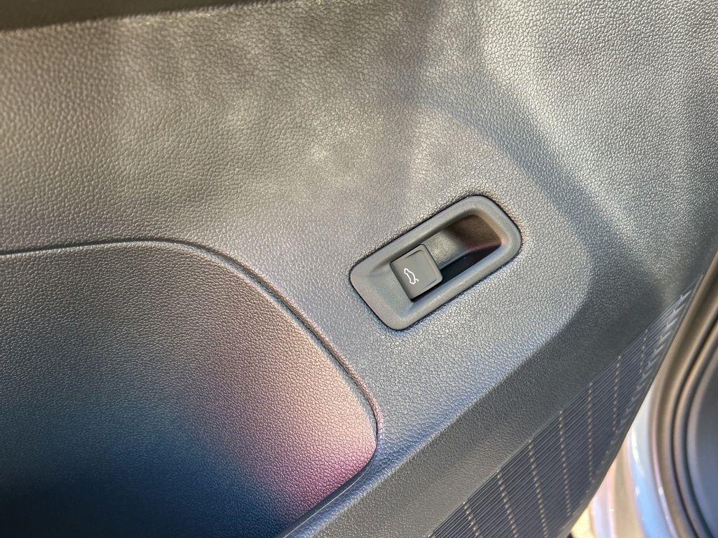 new 2026 Volkswagen Atlas car, priced at $44,143