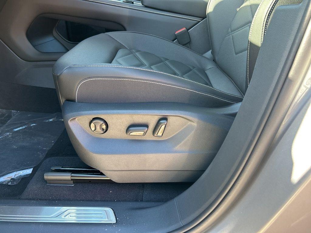 new 2026 Volkswagen Atlas car, priced at $44,143