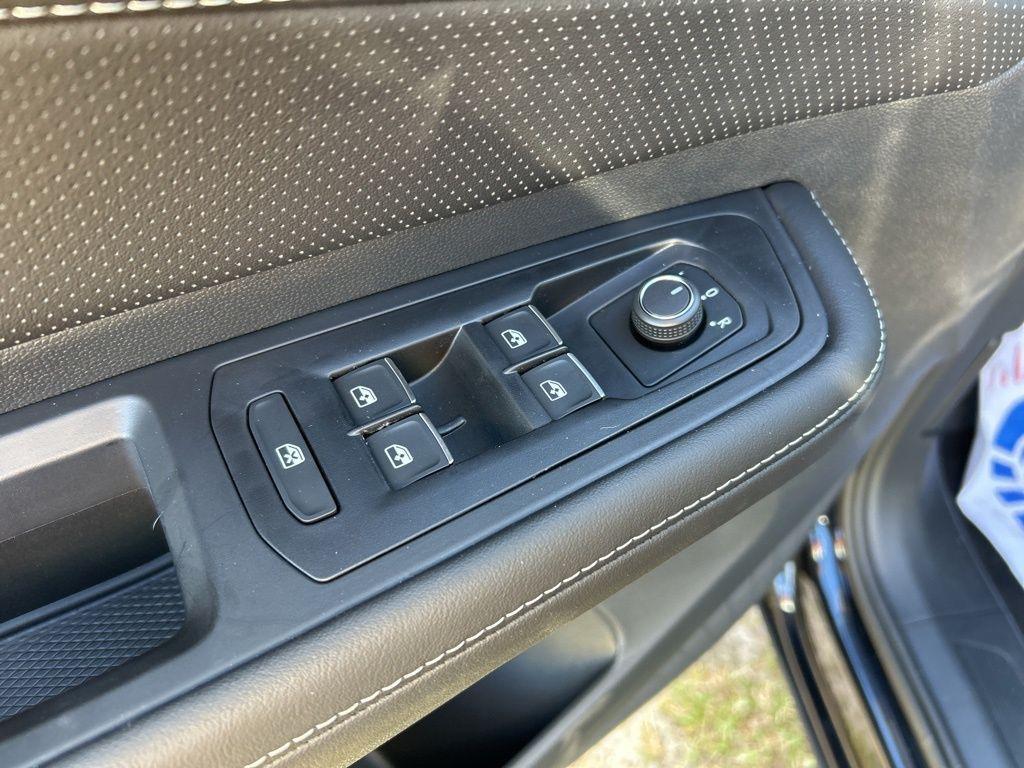 new 2026 Volkswagen Atlas car, priced at $36,646