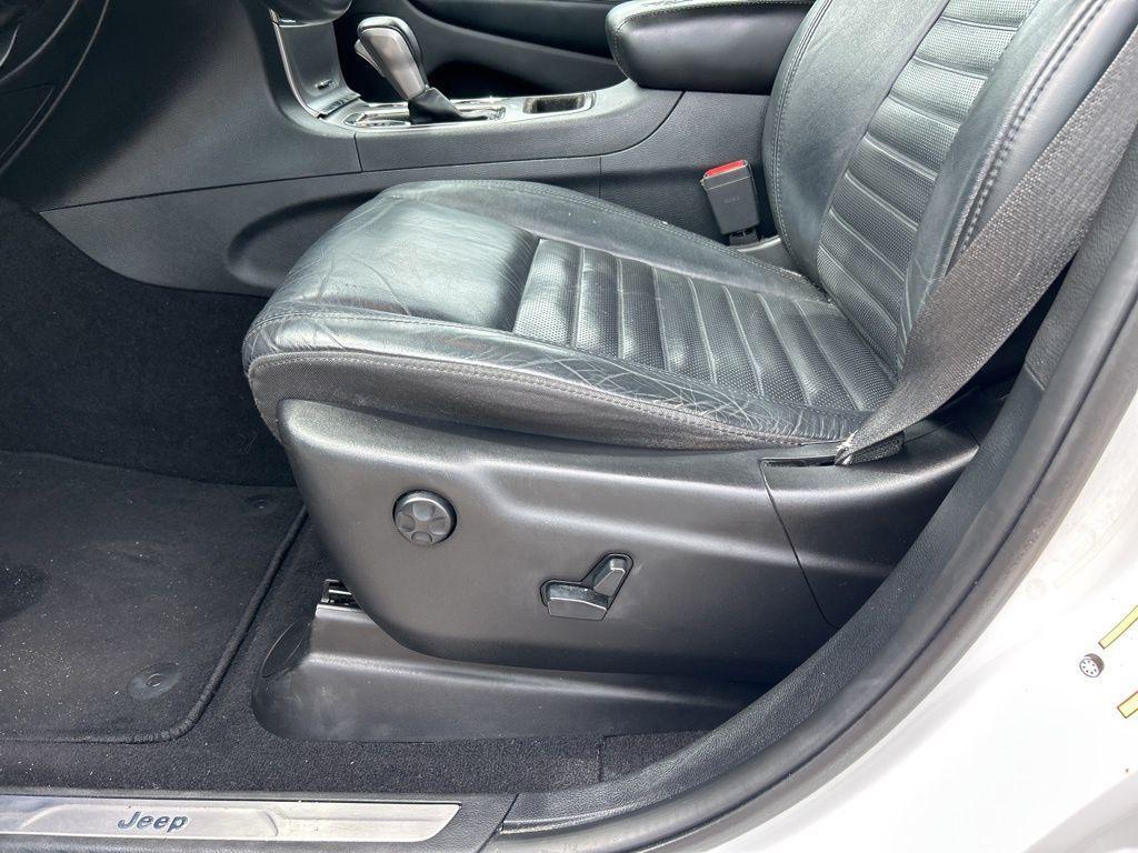 used 2019 Jeep Grand Cherokee car, priced at $18,259