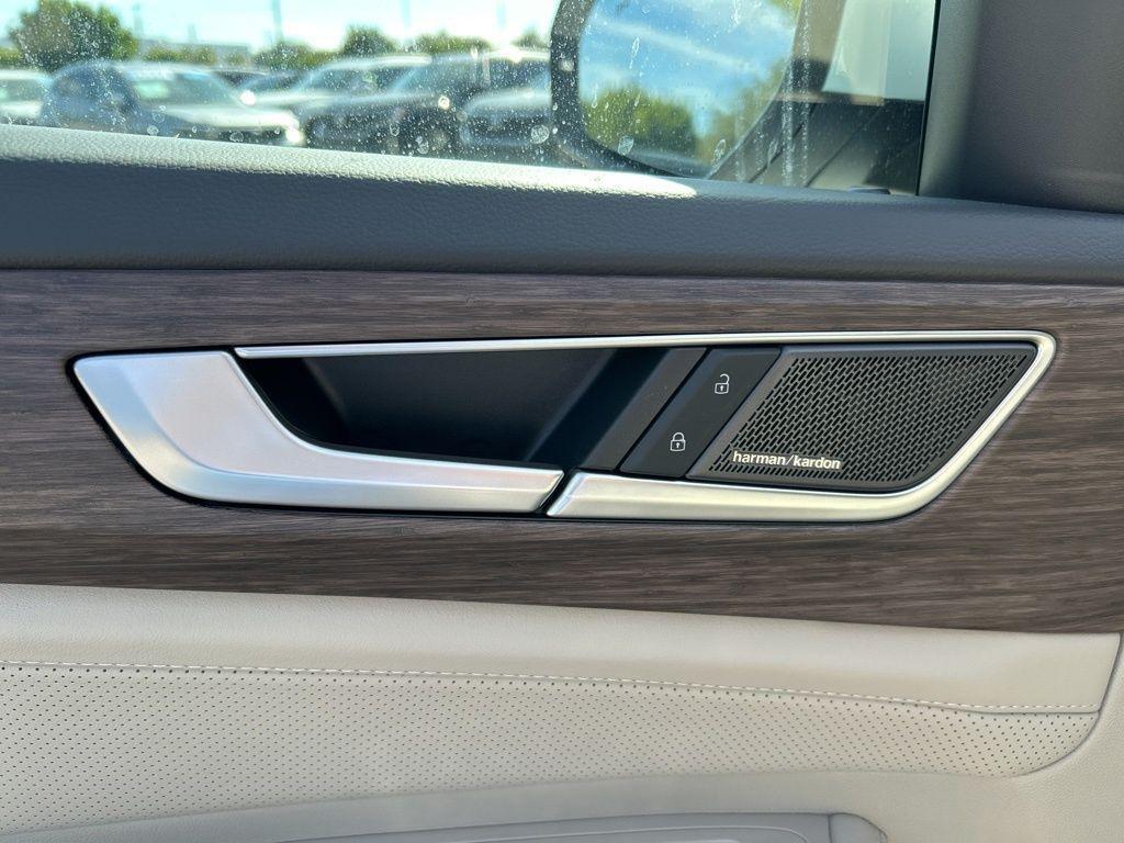 new 2026 Volkswagen Atlas car, priced at $54,566