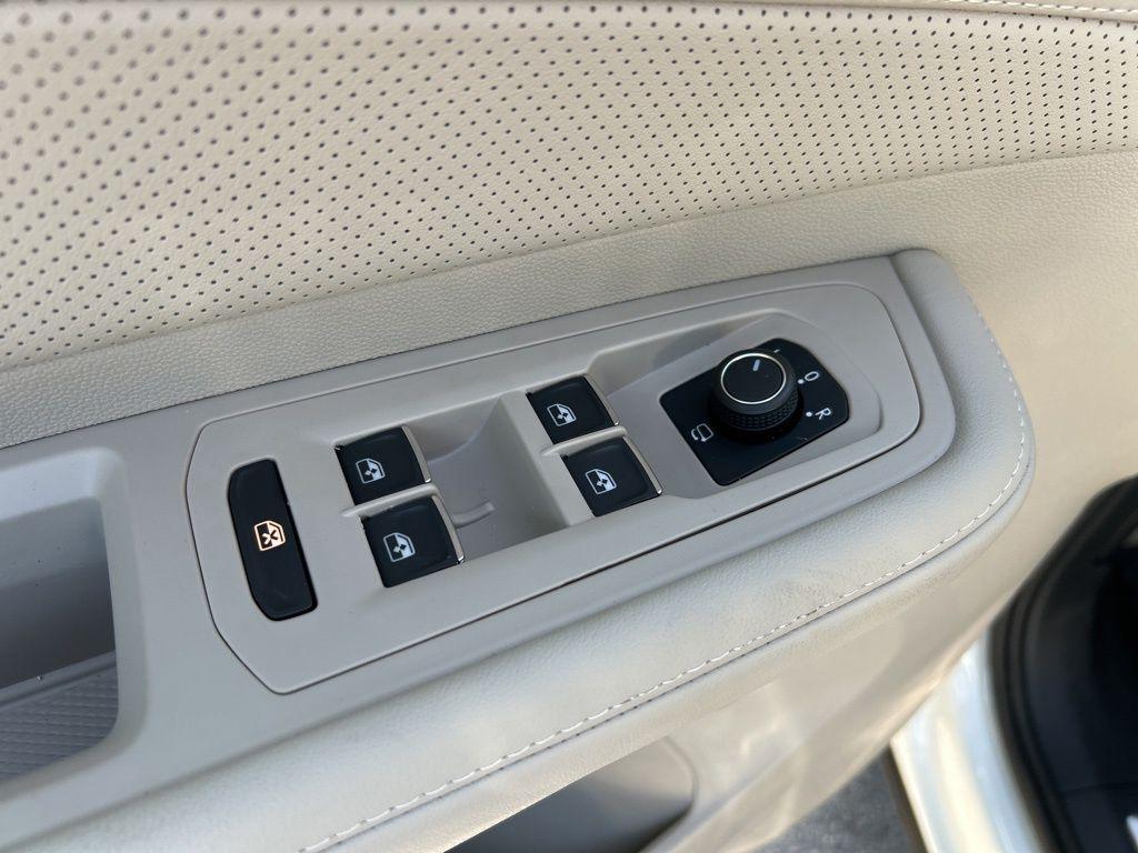 new 2026 Volkswagen Atlas car, priced at $54,566