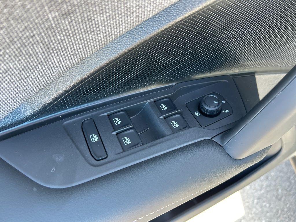 new 2025 Volkswagen Tiguan car, priced at $30,200