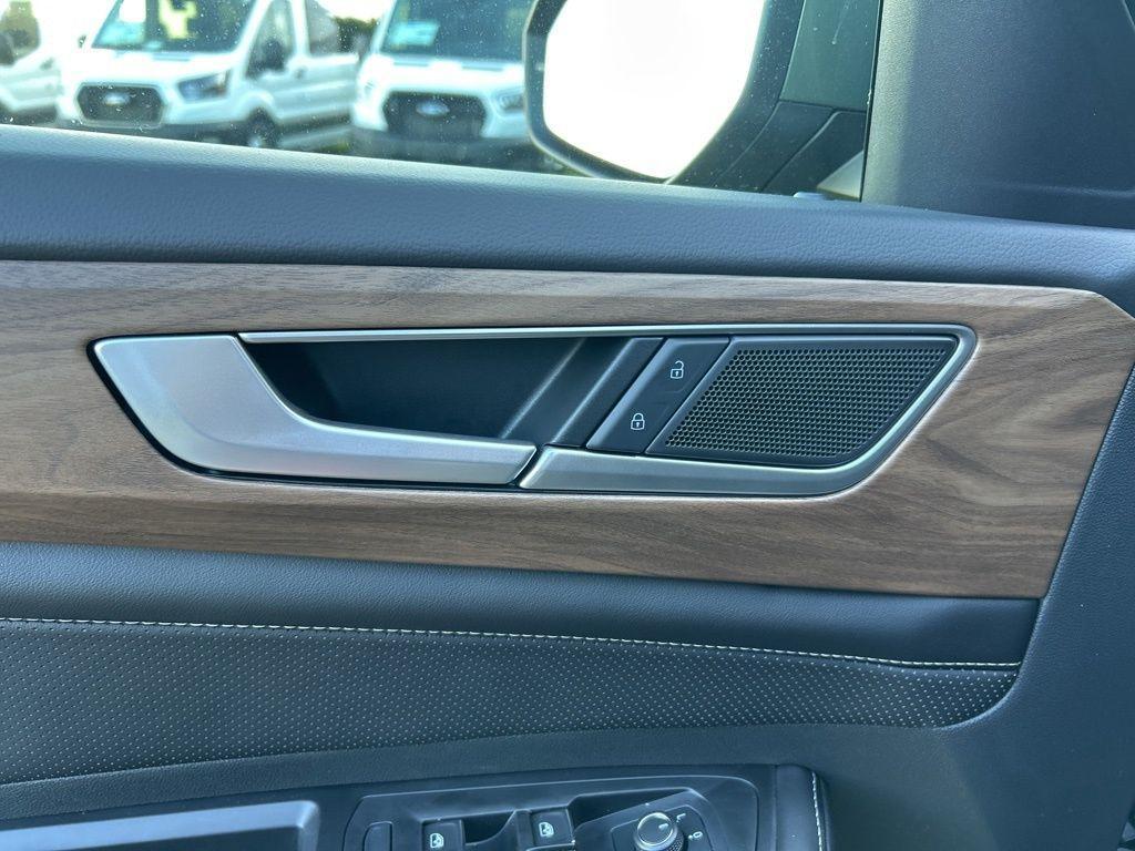 new 2026 Volkswagen Atlas car, priced at $44,143