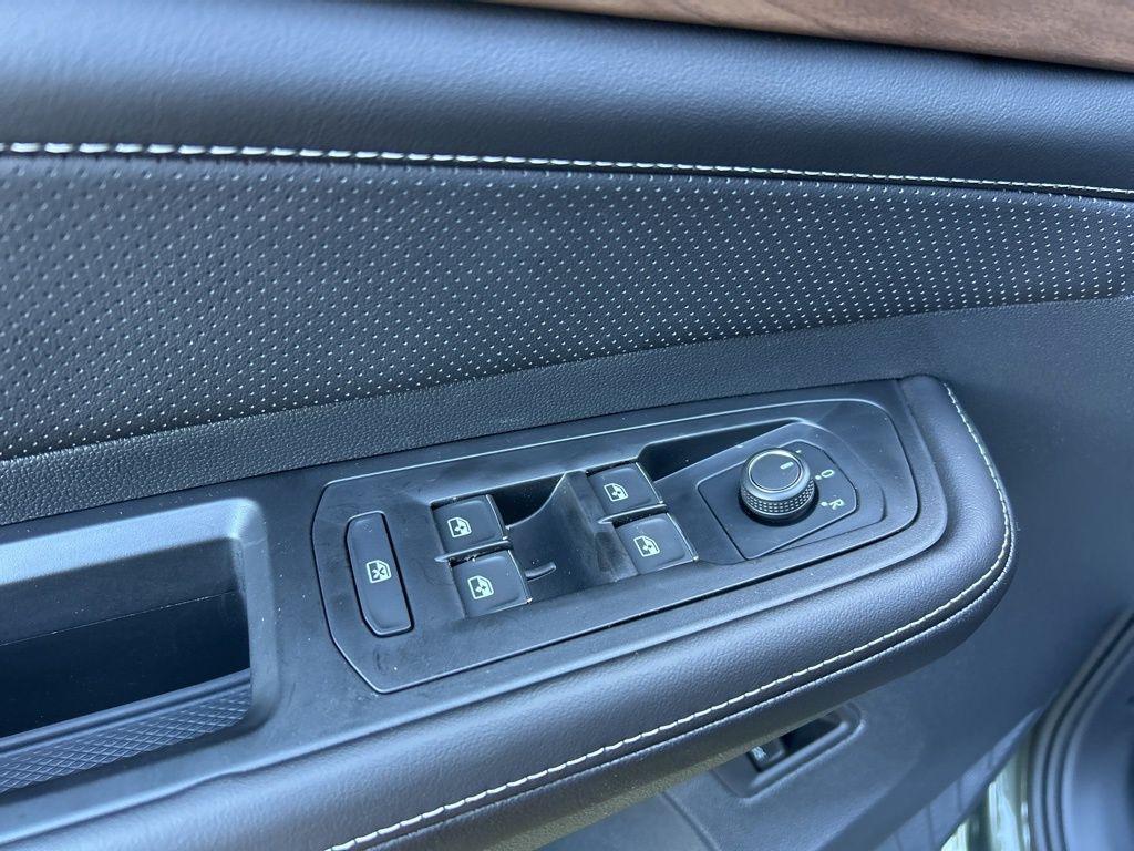 new 2026 Volkswagen Atlas car, priced at $44,143