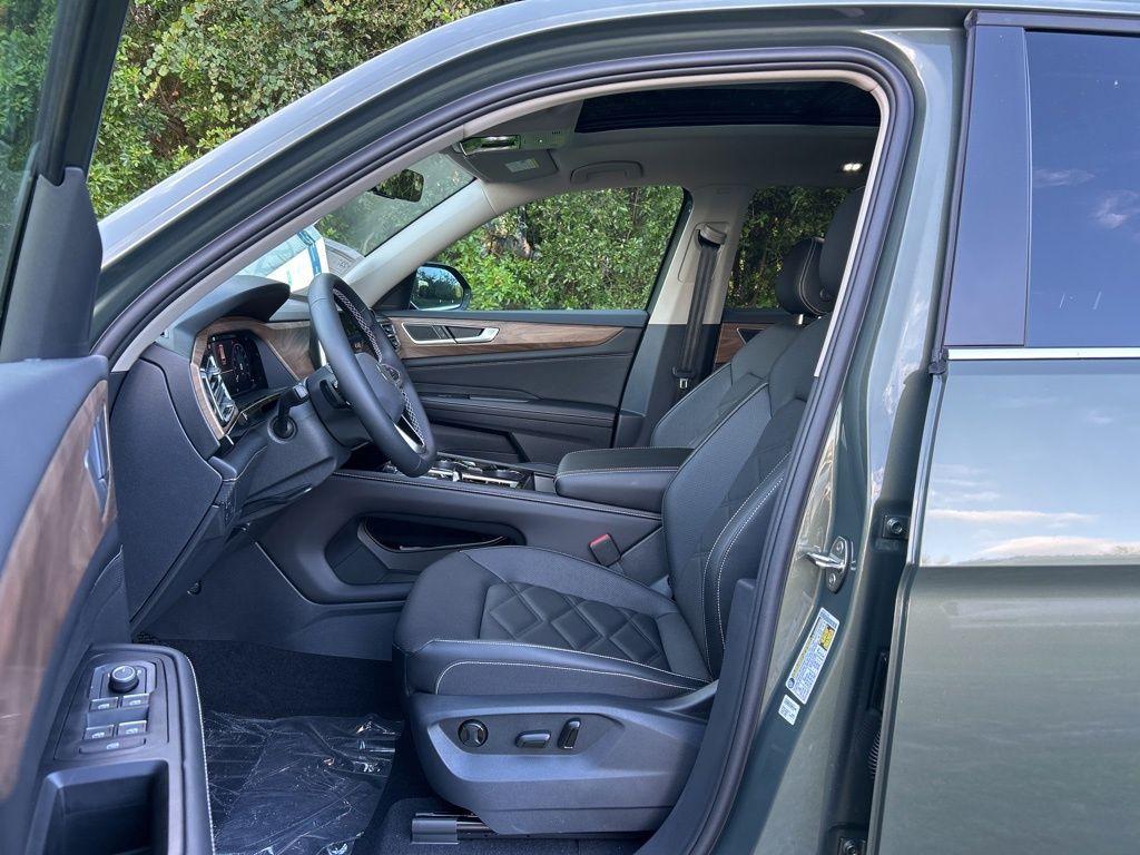 new 2026 Volkswagen Atlas car, priced at $44,143