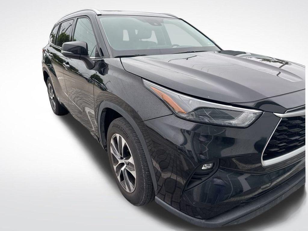 used 2022 Toyota Highlander car, priced at $29,262