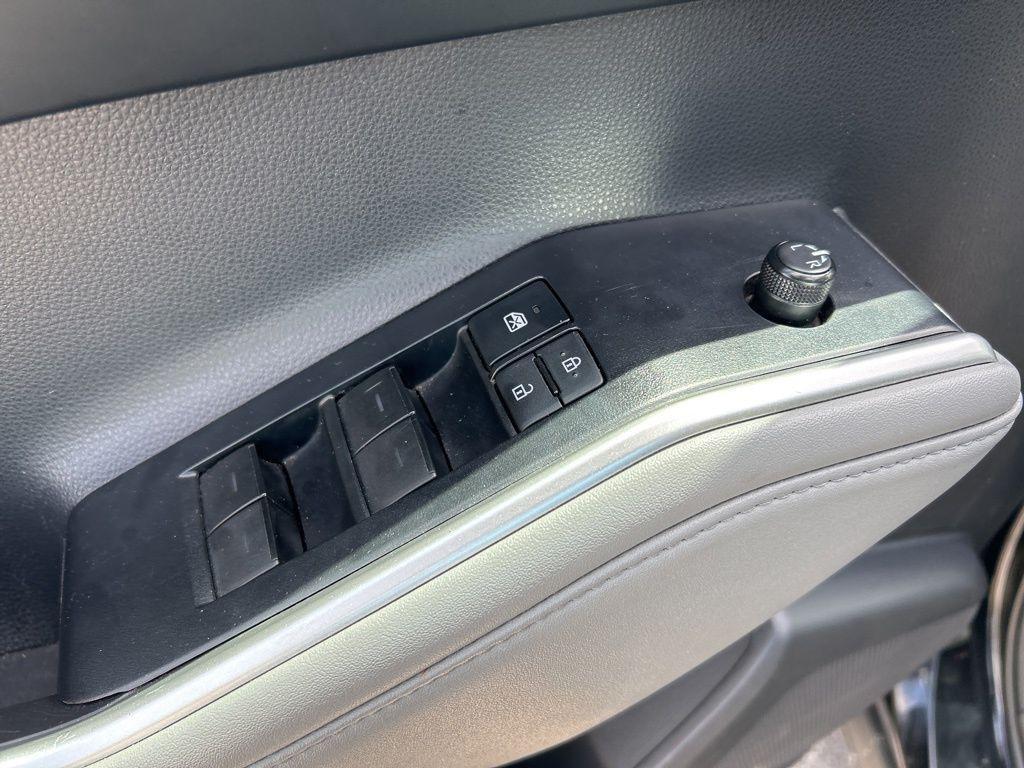 used 2022 Toyota Highlander car, priced at $29,772