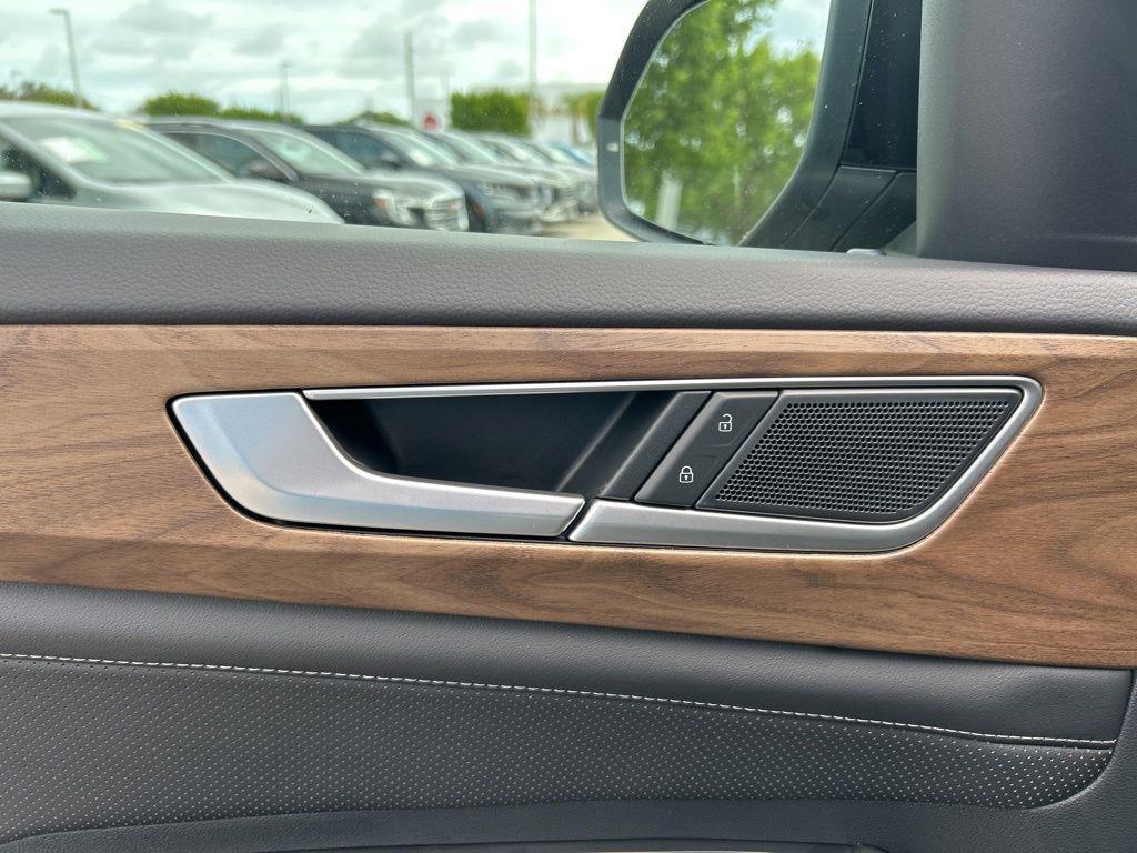 new 2026 Volkswagen Atlas car, priced at $42,700