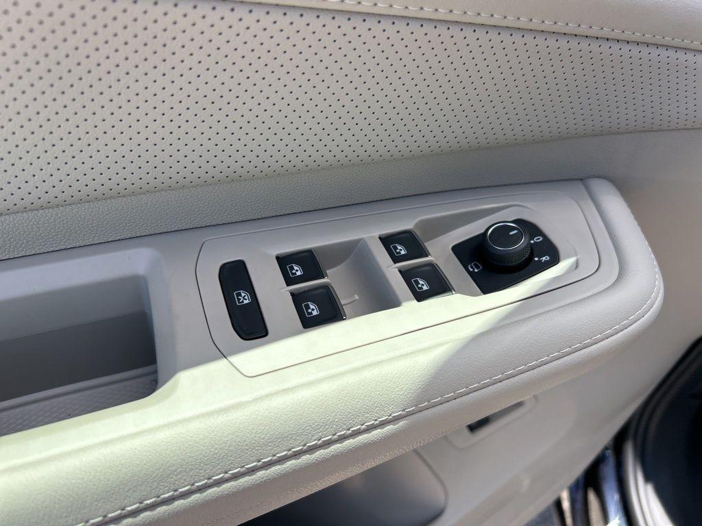 new 2025 Volkswagen Atlas car, priced at $49,450