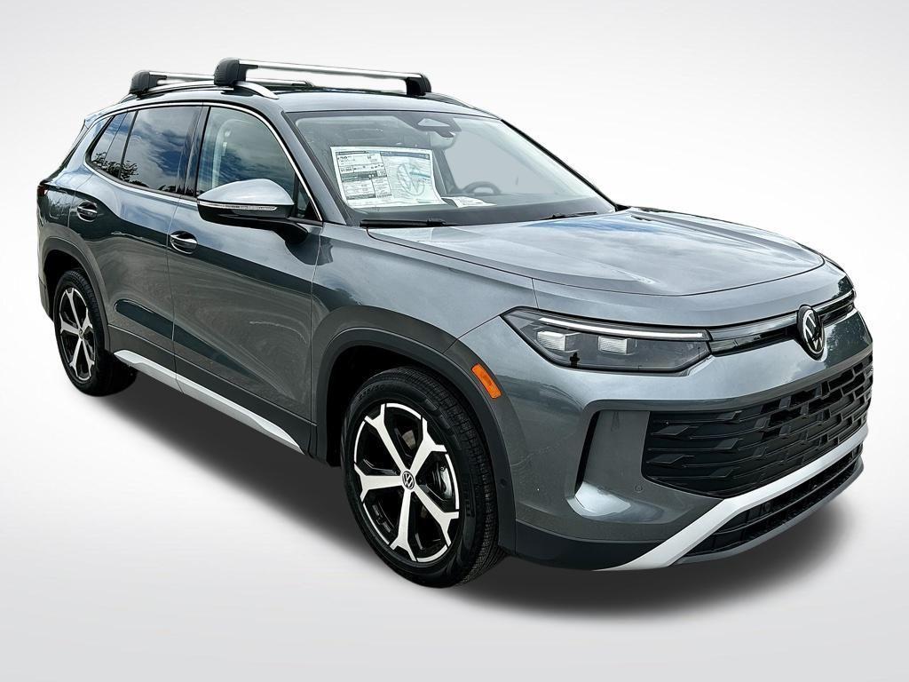 new 2025 Volkswagen Tiguan car, priced at $38,531