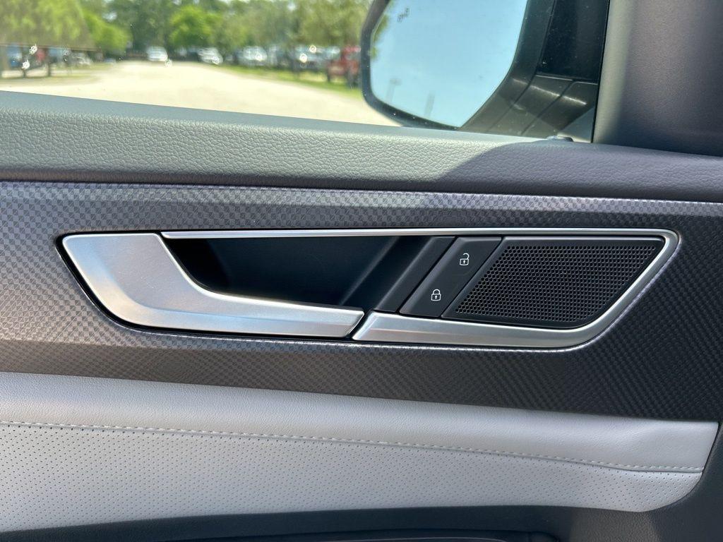 new 2025 Volkswagen Atlas car, priced at $42,151
