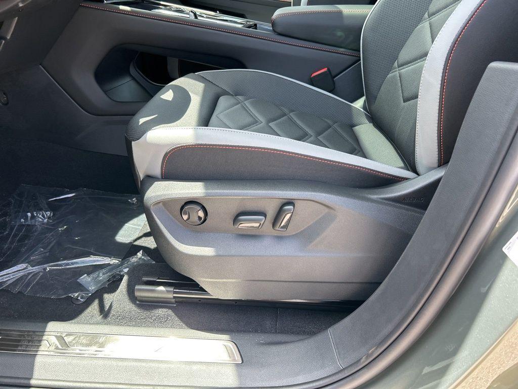 new 2025 Volkswagen Atlas car, priced at $42,151