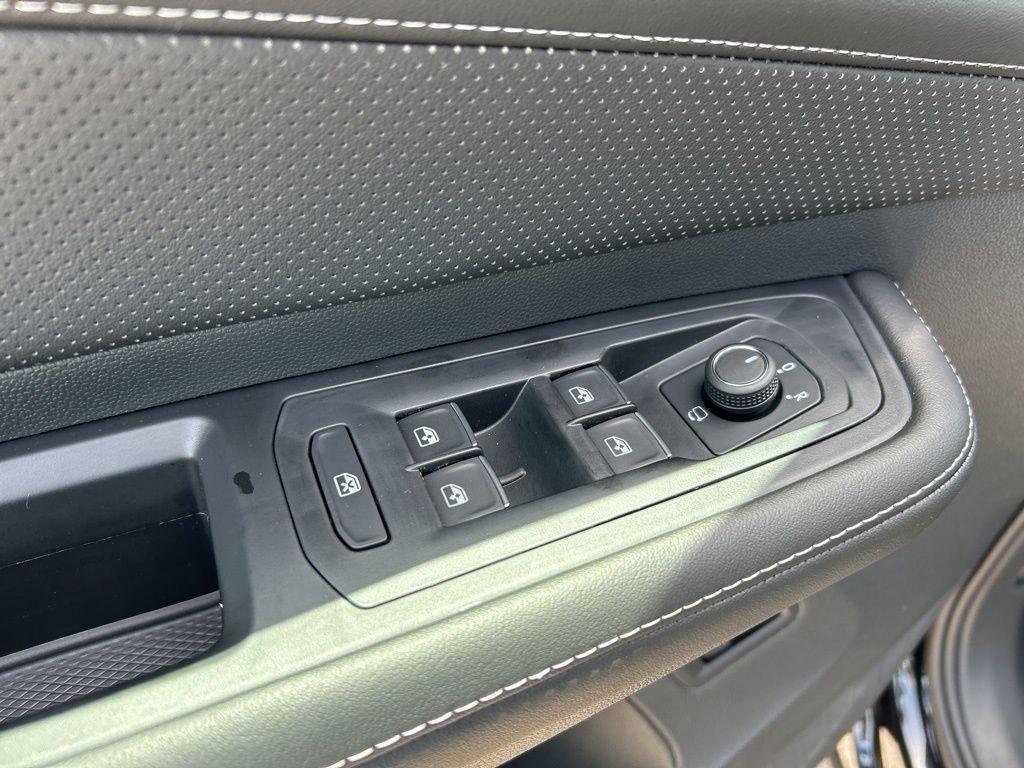 new 2025 Volkswagen Atlas car, priced at $48,971