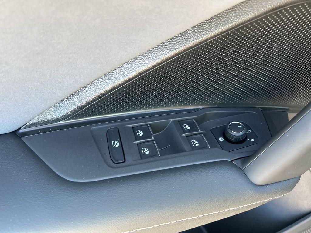 new 2025 Volkswagen Tiguan car, priced at $30,756