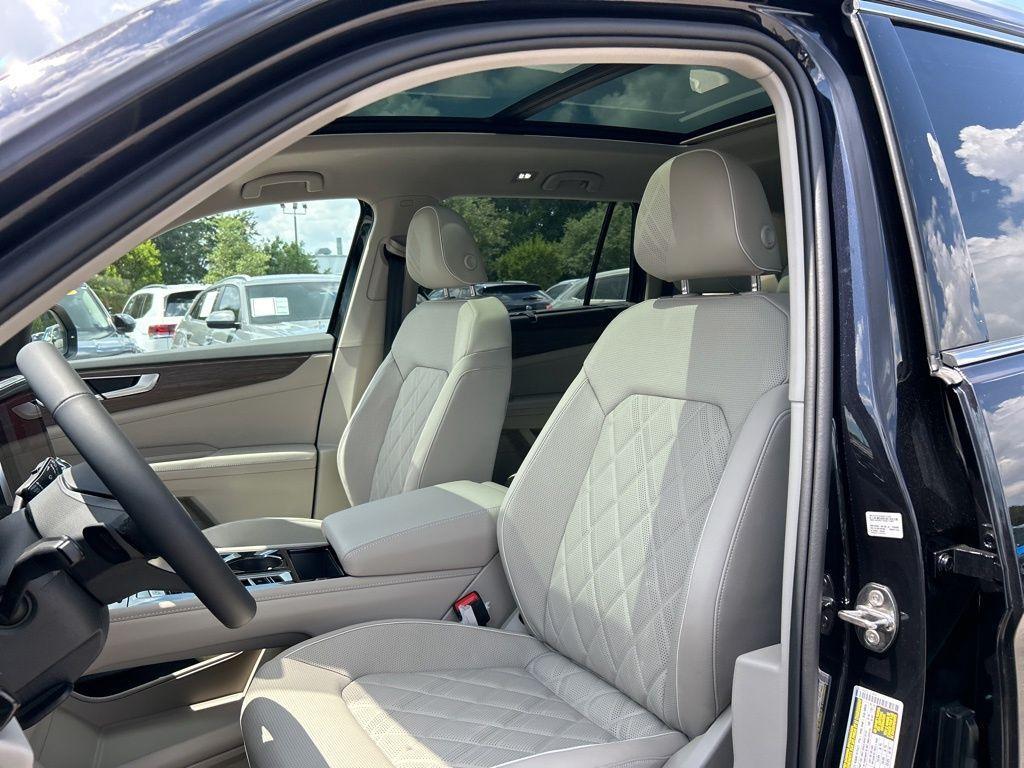 new 2025 Volkswagen Atlas car, priced at $47,877