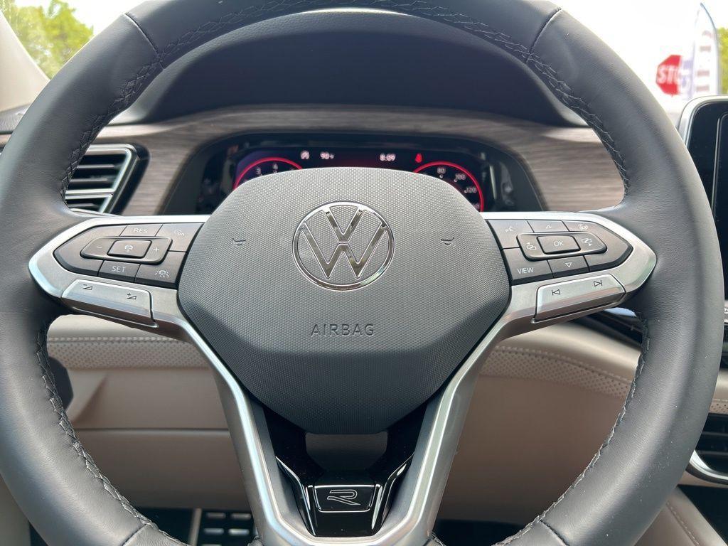 new 2025 Volkswagen Atlas car, priced at $47,877
