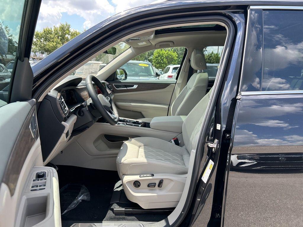 new 2025 Volkswagen Atlas car, priced at $47,877