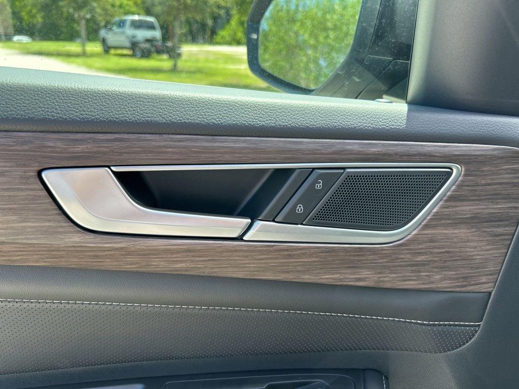 new 2026 Volkswagen Atlas car, priced at $48,282