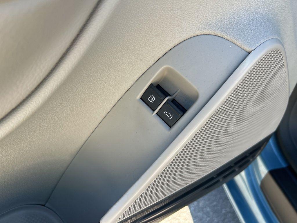 used 2009 Volkswagen Eos car, priced at $9,595