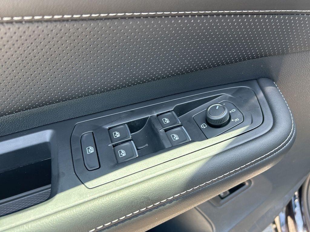 new 2025 Volkswagen Atlas car, priced at $48,857