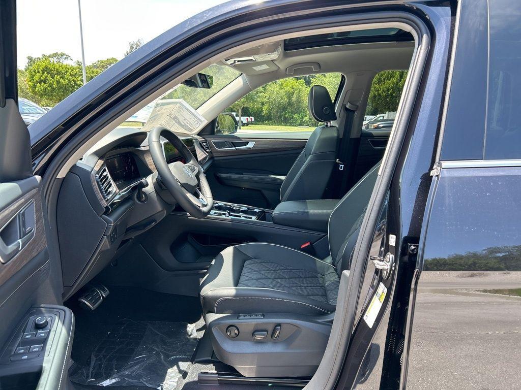 new 2025 Volkswagen Atlas car, priced at $48,857