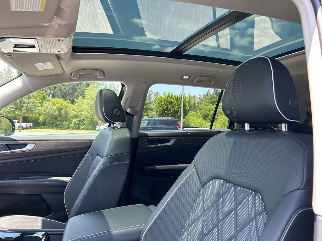 new 2025 Volkswagen Atlas car, priced at $48,857