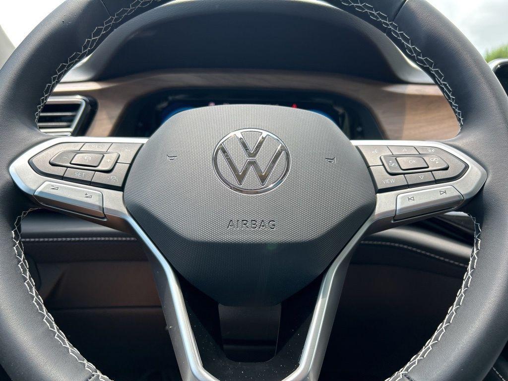 new 2025 Volkswagen Atlas car, priced at $40,968