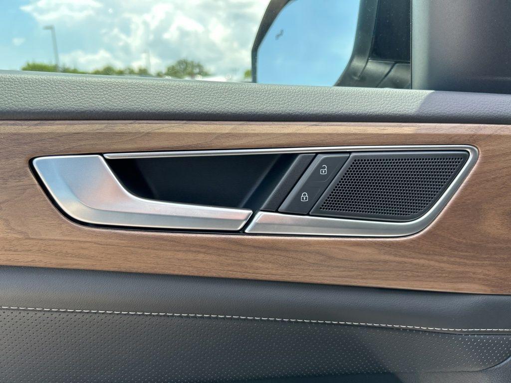 new 2025 Volkswagen Atlas car, priced at $40,968