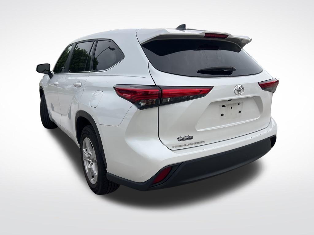 used 2023 Toyota Highlander car, priced at $32,321