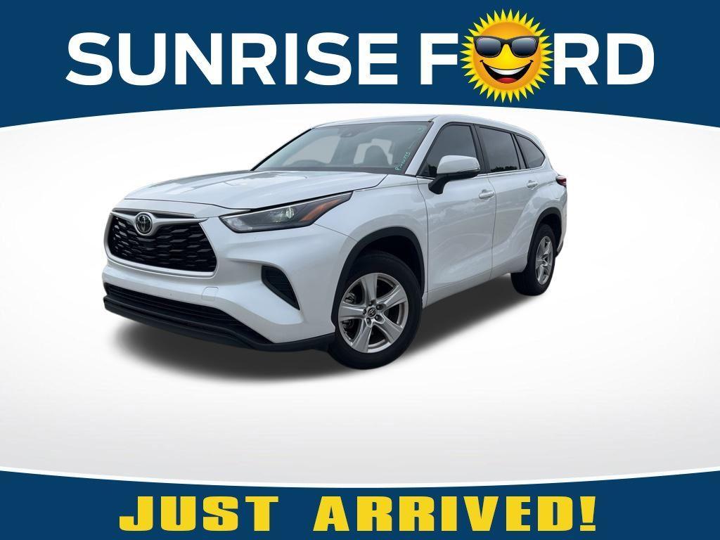 used 2023 Toyota Highlander car, priced at $32,321