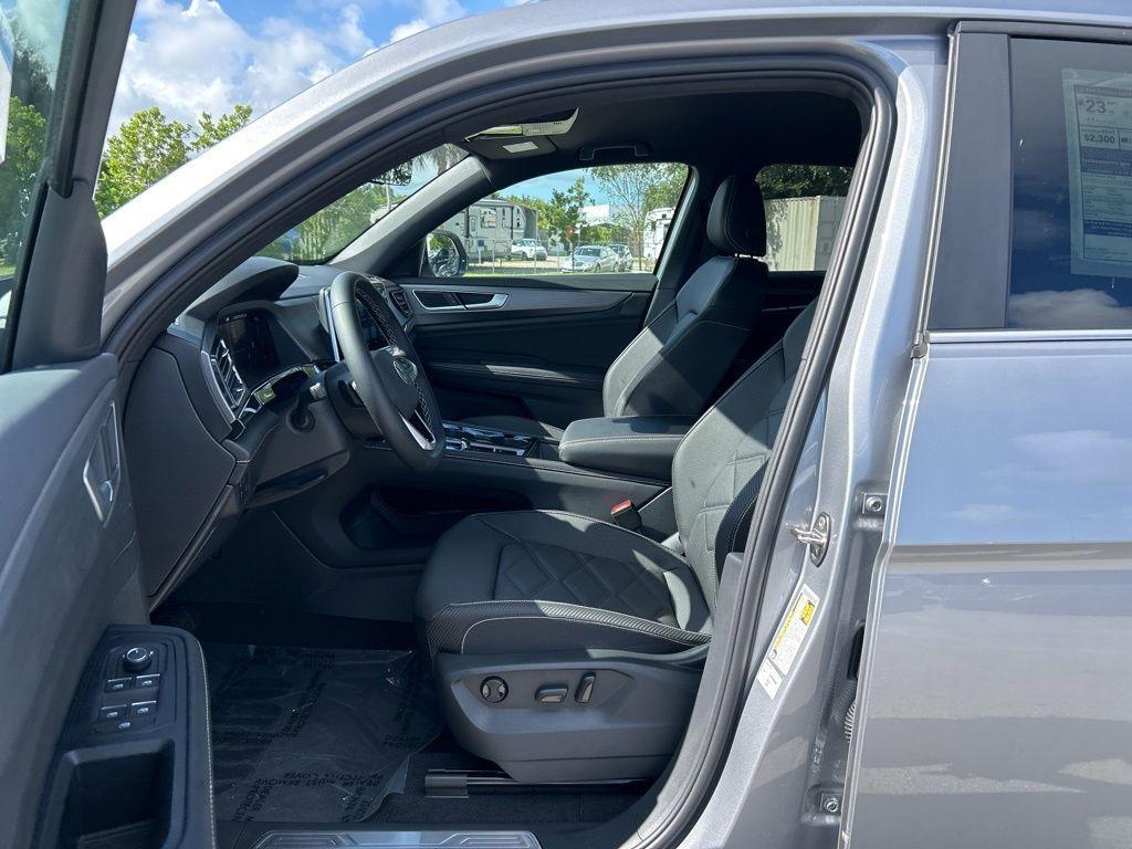 new 2025 Volkswagen Atlas Cross Sport car, priced at $40,090