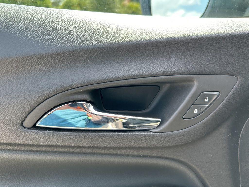 used 2023 Chevrolet Equinox car, priced at $19,655