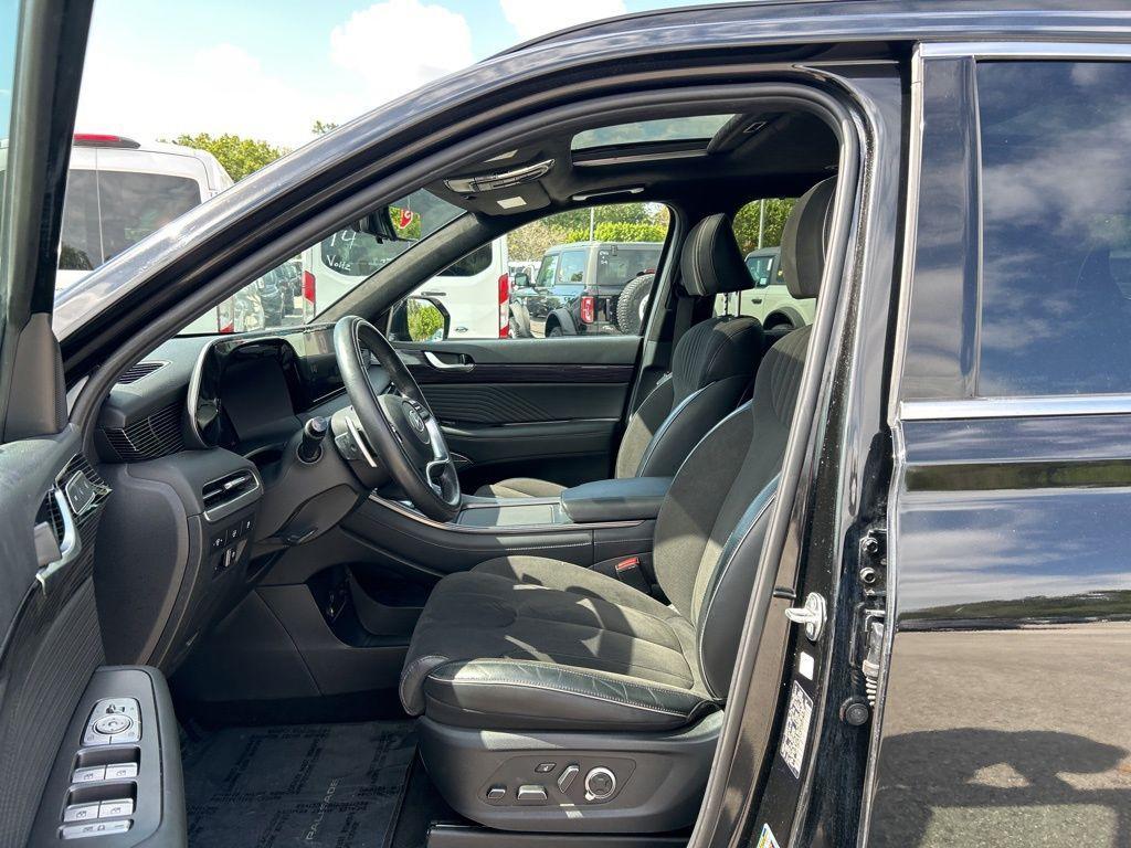 used 2024 Hyundai Palisade car, priced at $40,369