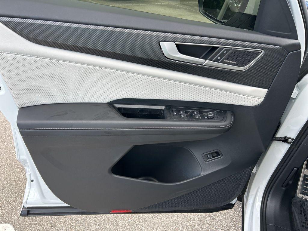 used 2025 Volkswagen Atlas Cross Sport car, priced at $40,995