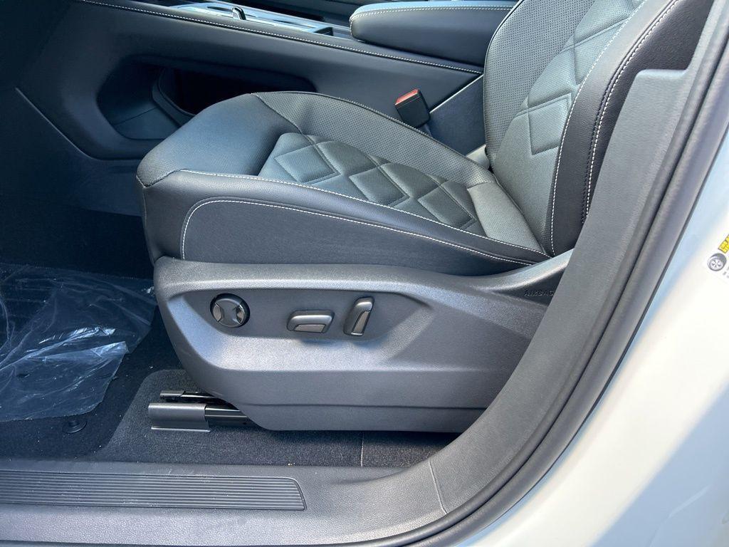 new 2025 Volkswagen Atlas car, priced at $33,918