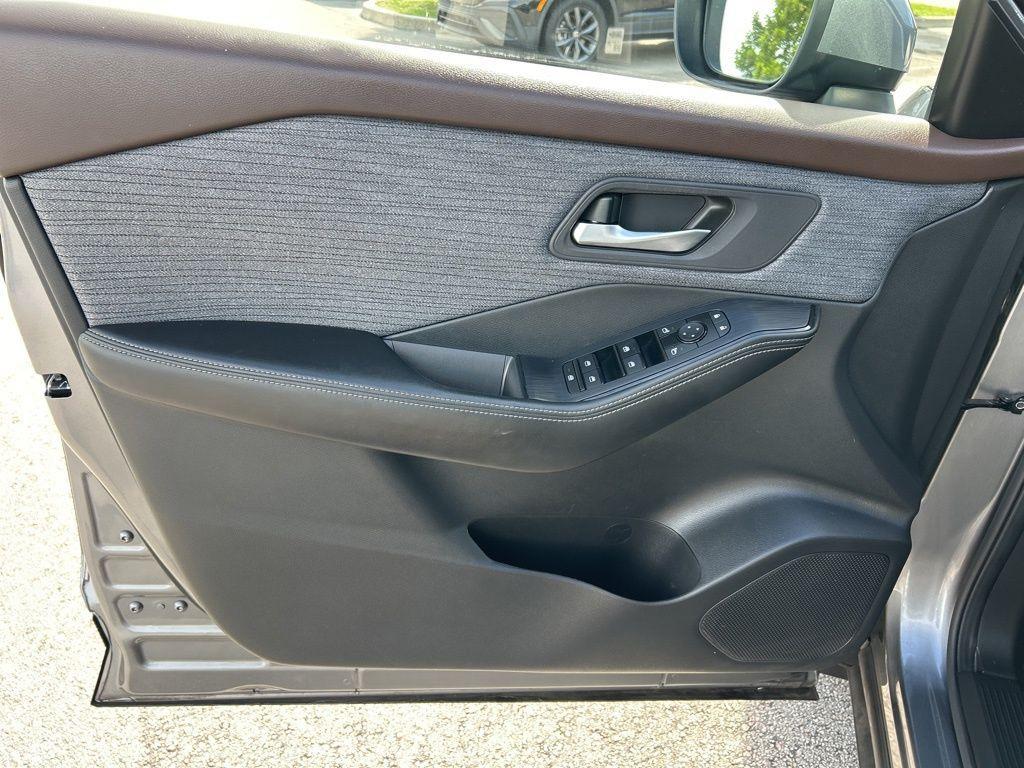 used 2023 Nissan Rogue car, priced at $18,998