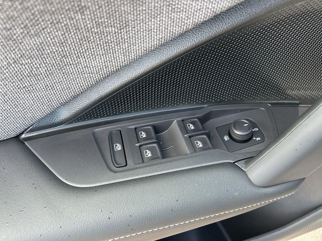 new 2025 Volkswagen Tiguan car, priced at $27,446