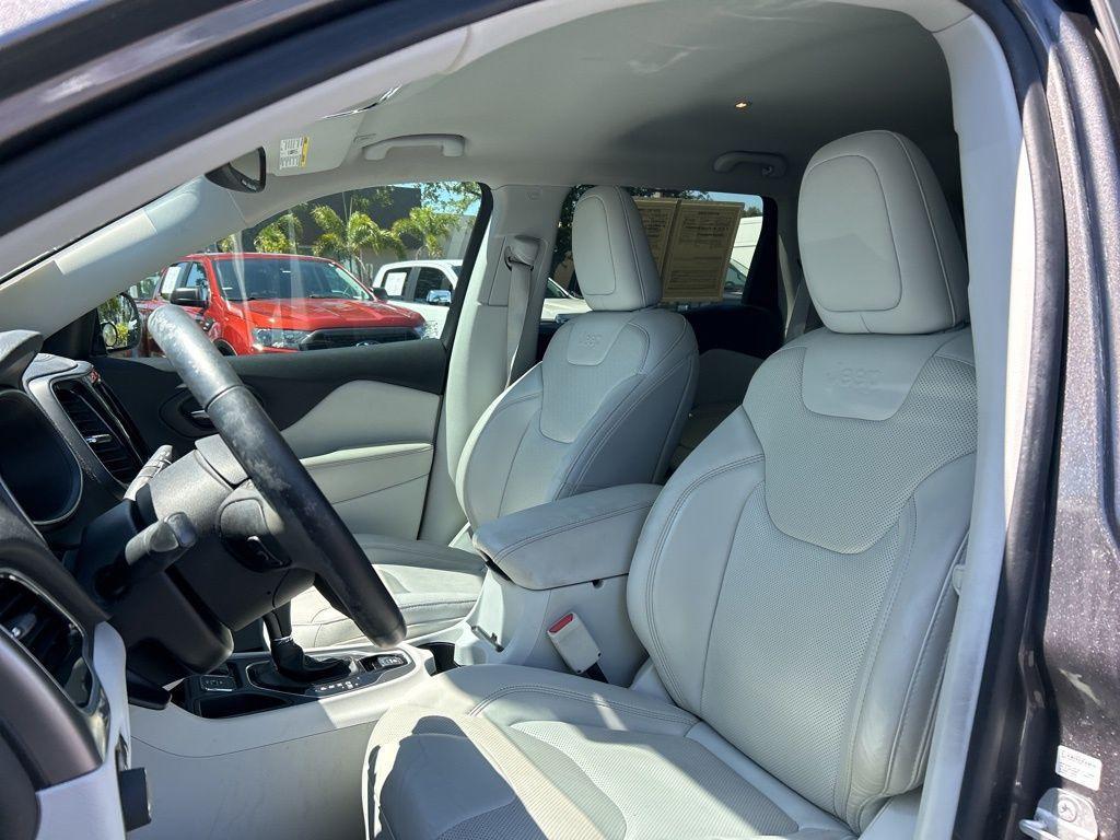 used 2019 Jeep Cherokee car, priced at $18,121