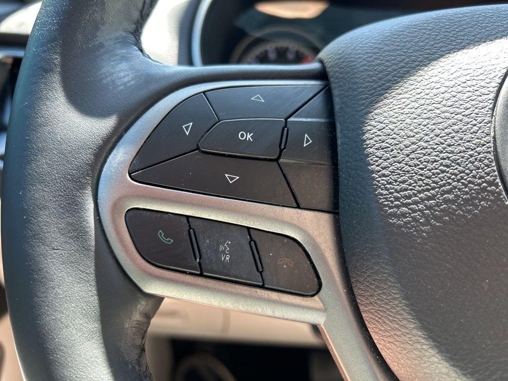 used 2019 Jeep Cherokee car, priced at $18,121