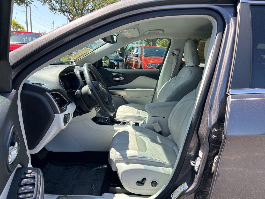 used 2019 Jeep Cherokee car, priced at $18,121